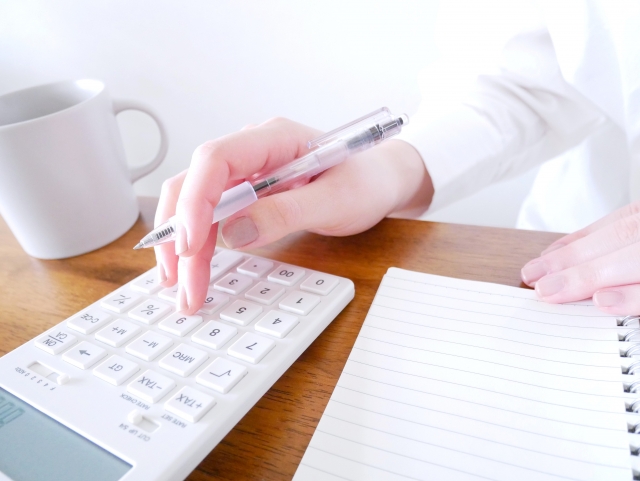 計算している人